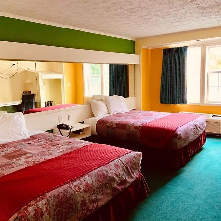 Holiday Lodge - Greensboro/Lake Oconee Екстериор снимка
