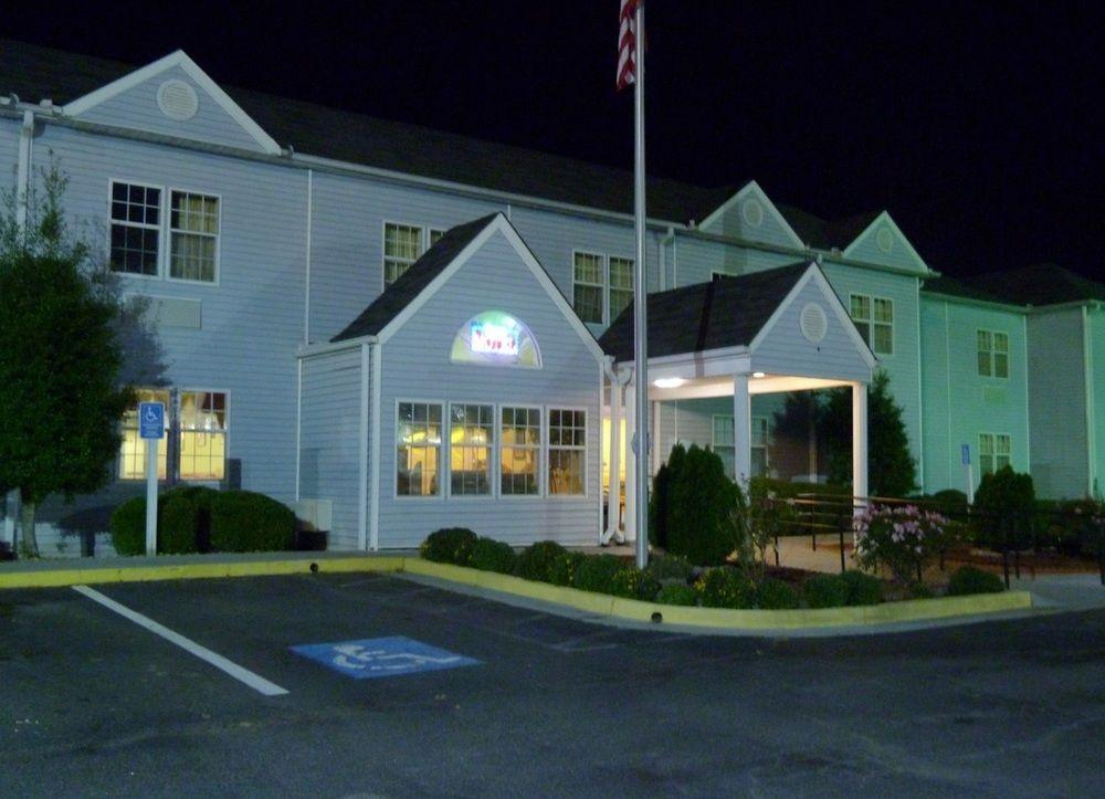 Holiday Lodge - Greensboro/Lake Oconee Екстериор снимка