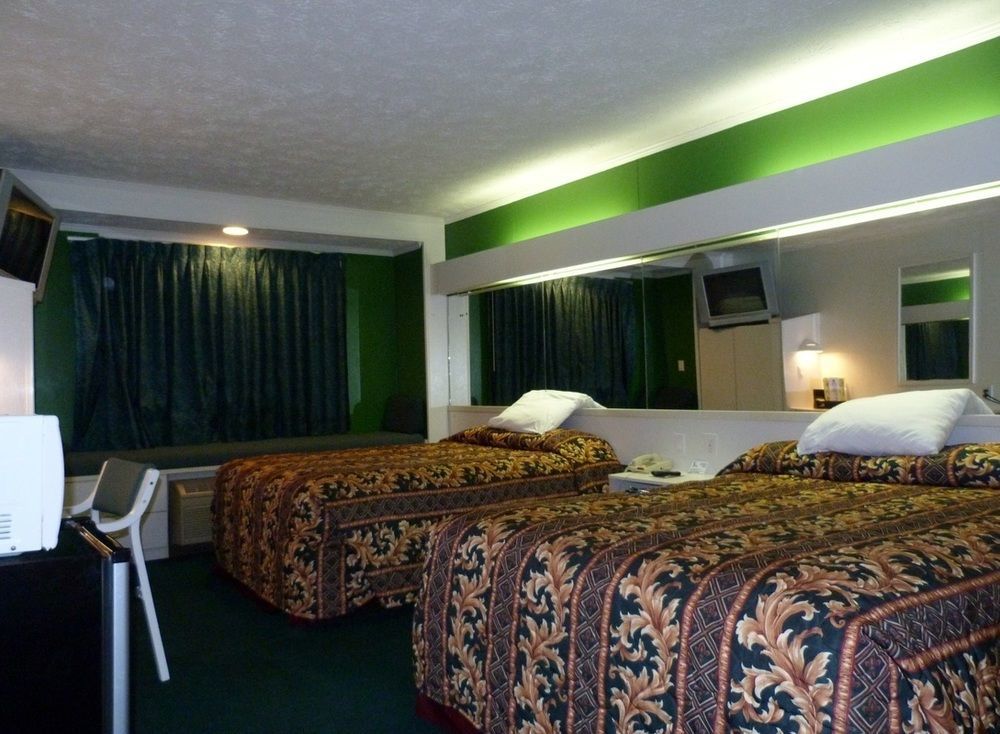 Holiday Lodge - Greensboro/Lake Oconee Екстериор снимка