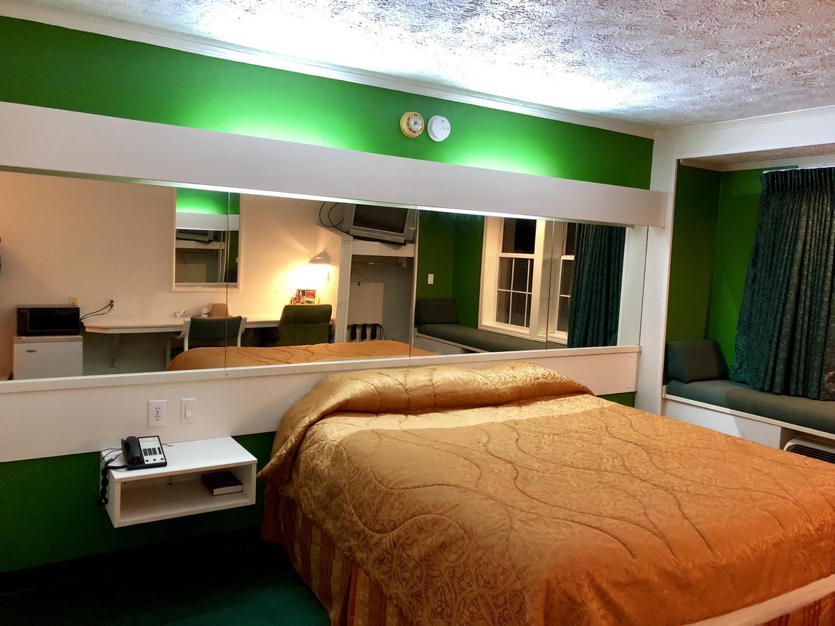 Holiday Lodge - Greensboro/Lake Oconee Екстериор снимка