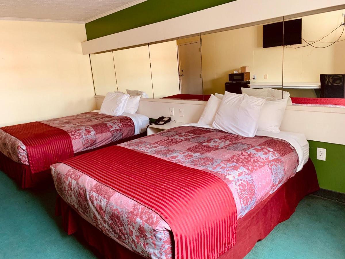 Holiday Lodge - Greensboro/Lake Oconee Екстериор снимка