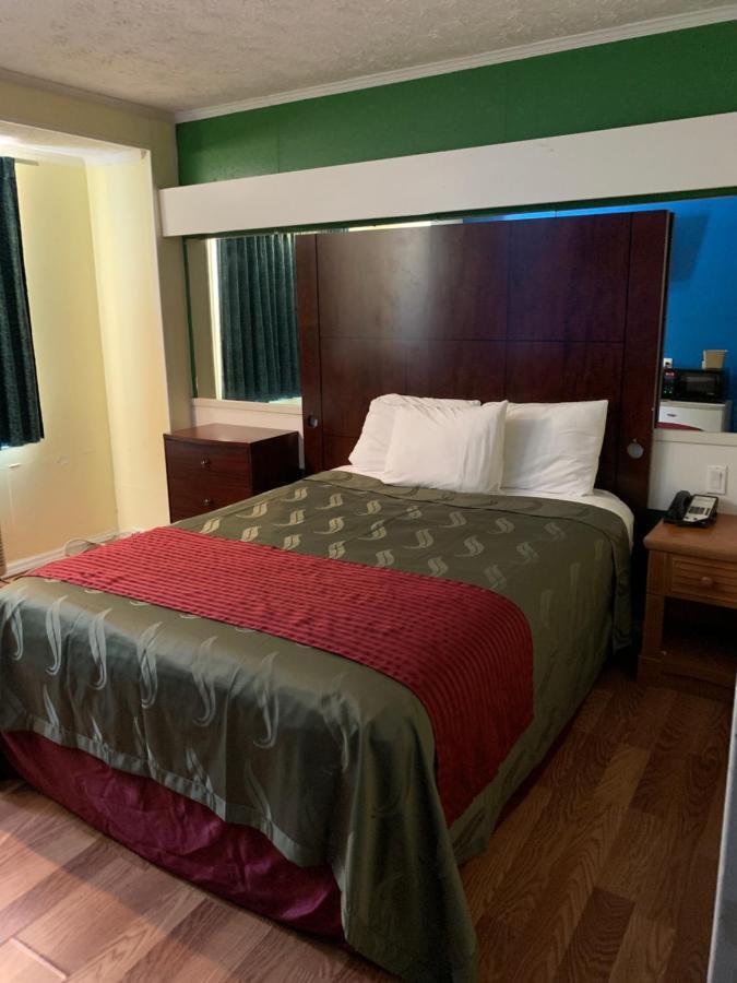 Holiday Lodge - Greensboro/Lake Oconee Екстериор снимка